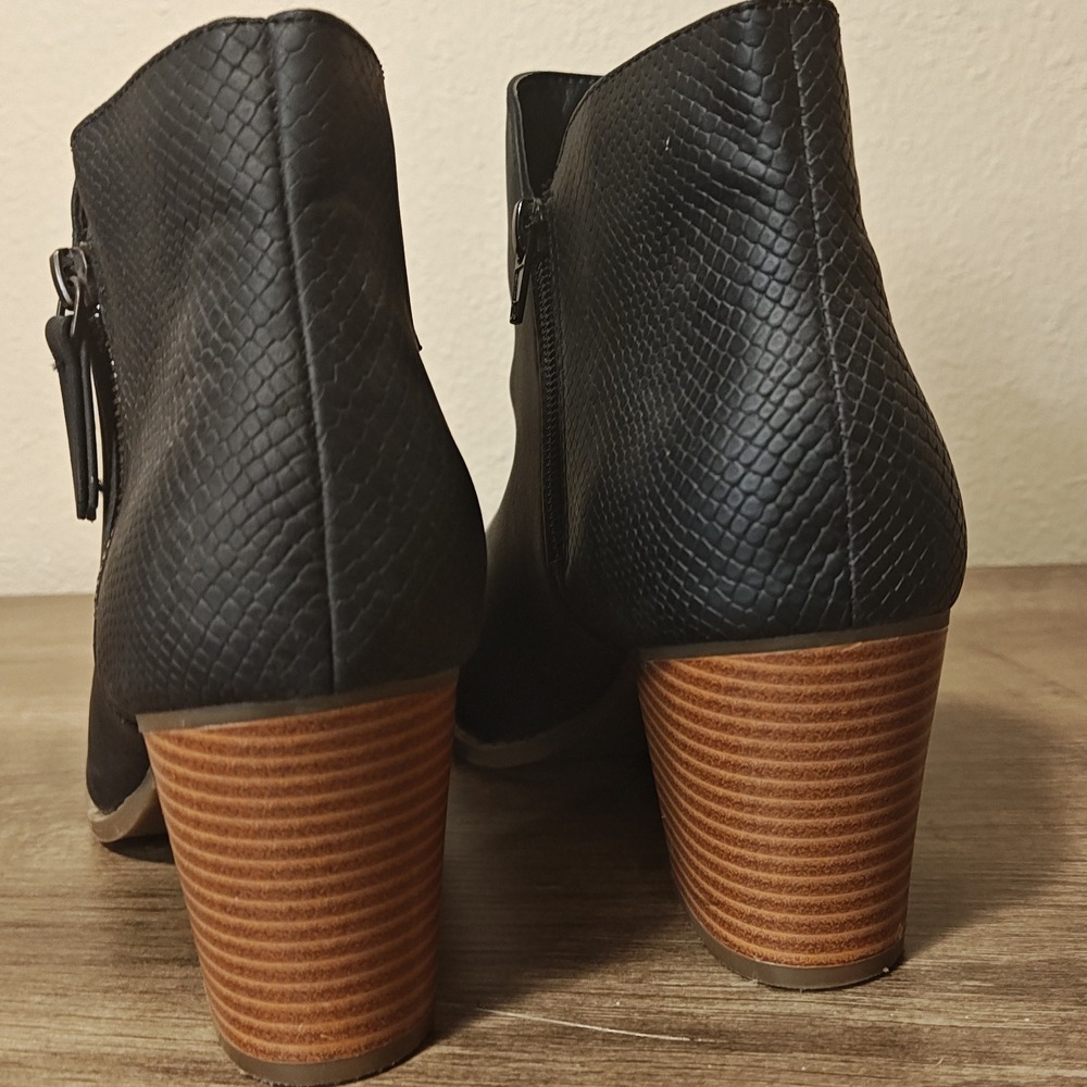 ANA Womens 11 Black Faux Leather Snake Embossed Side Zip Block Heel Ankle Boots - Picture 5 of 14